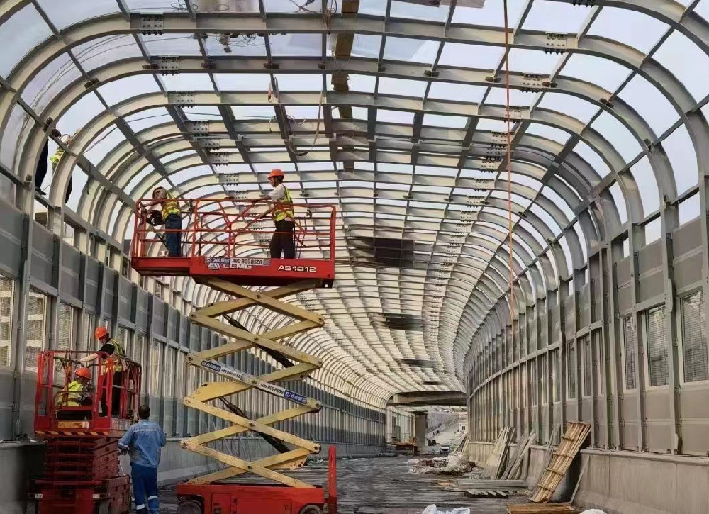 橋梁全封閉聲屏障工程鋼構(gòu)