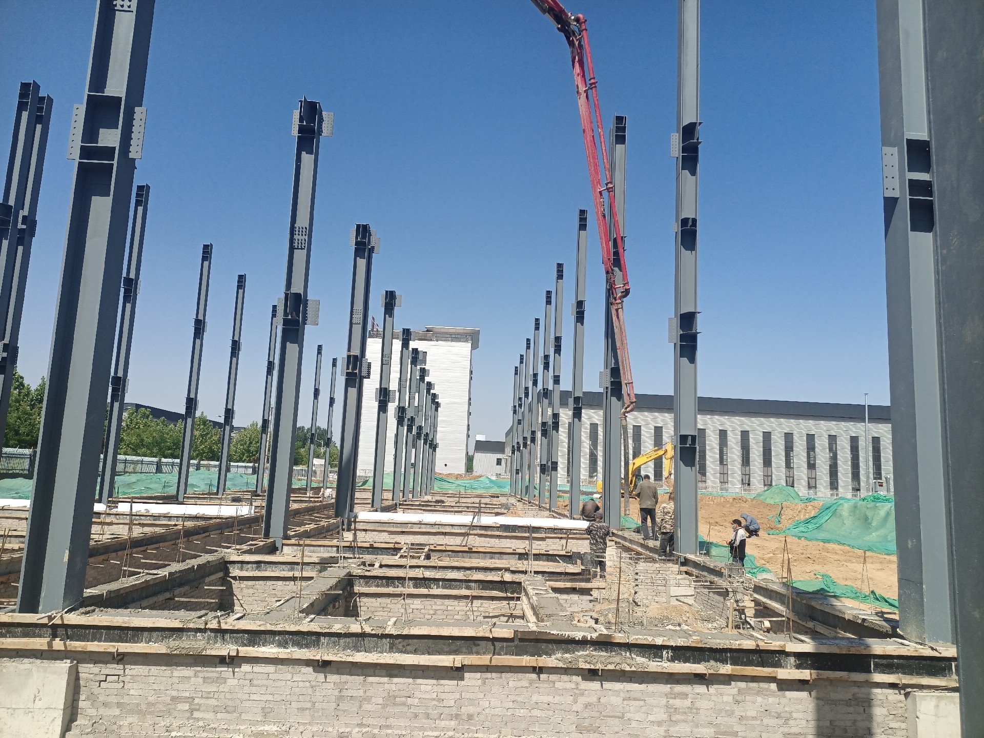 鋼結構辦公樓 廠房鋼結構  辦公樓鋼結構選金鼎鋼構 衡水鋼結構廠家