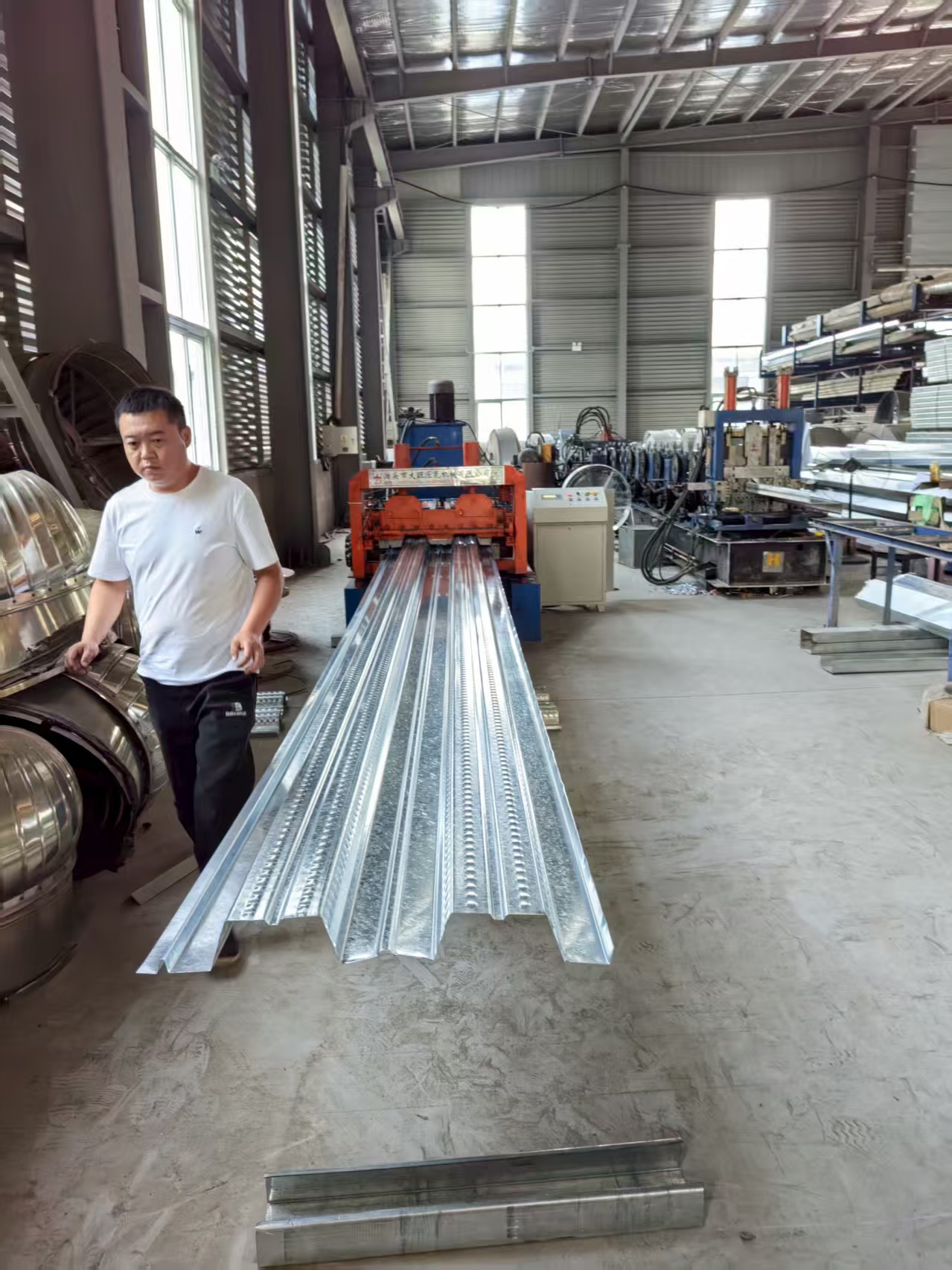 樓承板1.墻檁條、熱鍍鋅方管、衡水鋼構(gòu)加工、方管加工、鋼構(gòu)加工、金鼎鋼構(gòu)13131801767