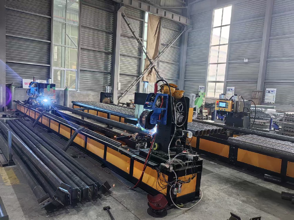 機器人焊接鋼系桿（鋼圓管）機械化高效率迭代更新